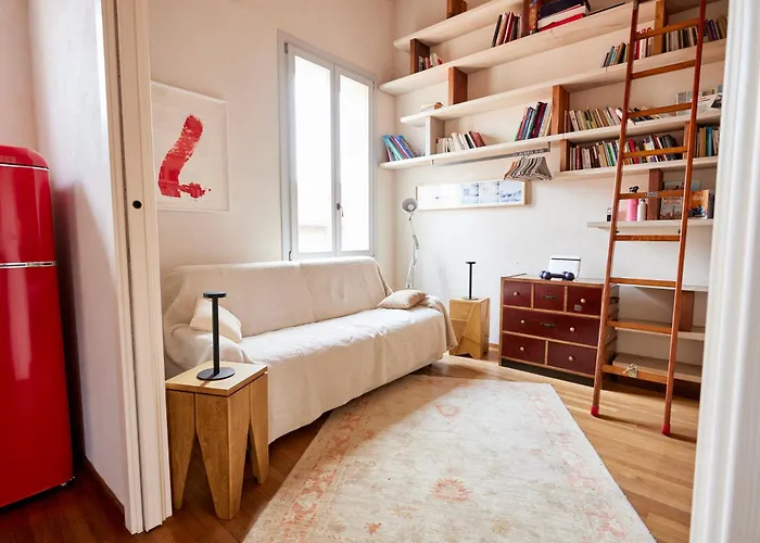 Bright And Peaceful In Historic Palazzo Apartment