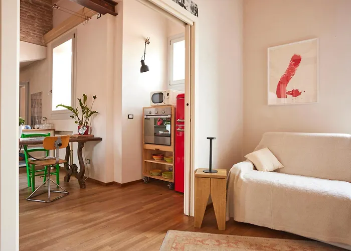 Bright And Peaceful In Historic Palazzo Apartment Bologna