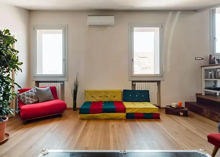 Bright And Peaceful In Historic Palazzo Apartment Bologna