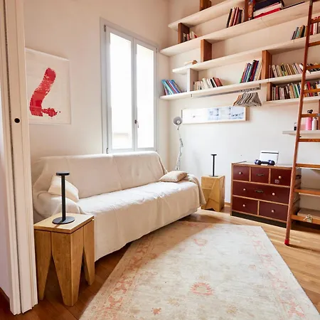 Bright And Peaceful In Historic Palazzo Apartment