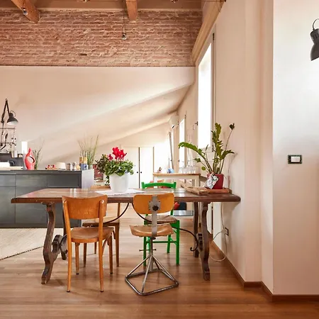 Bright And Peaceful In Historic Palazzo