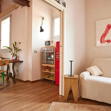 Bright And Peaceful In Historic Palazzo Apartment Bologna