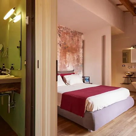 Bright And Peaceful In Historic Palazzo Bologna