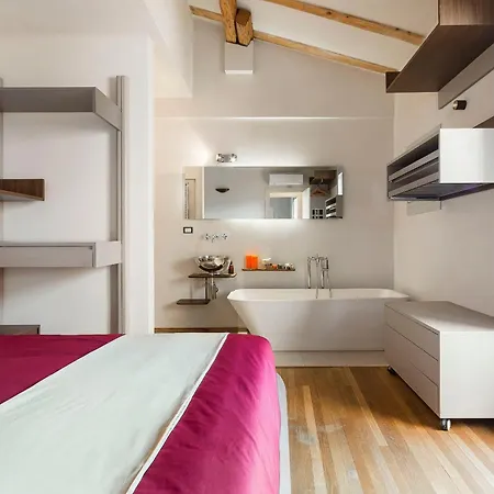 Bright And Peaceful In Historic Palazzo Bologna