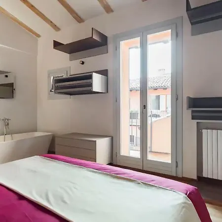 Bright And Peaceful In Historic Palazzo Apartment *