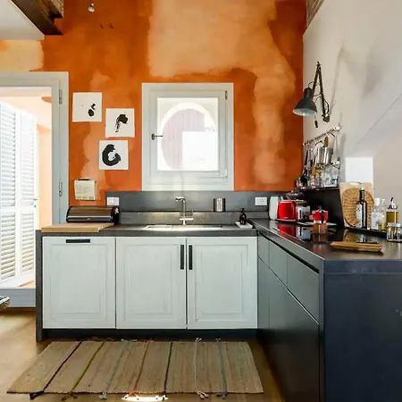 Bright And Peaceful In Historic Palazzo Apartment Bologna