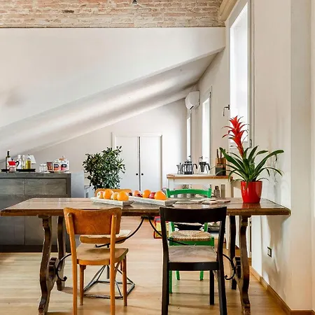 Bright And Peaceful In Historic Palazzo Apartment