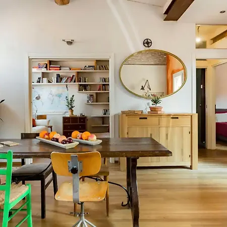 Bright And Peaceful In Historic Palazzo