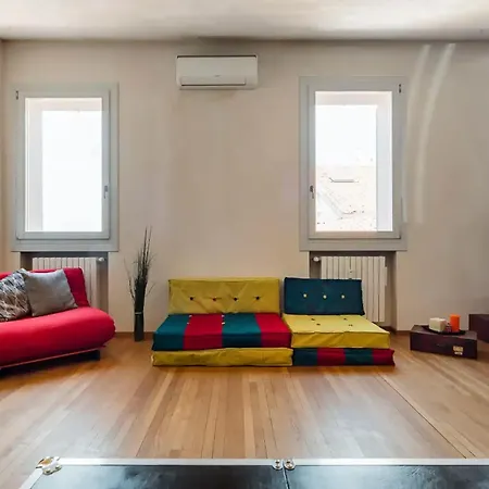 Bright And Peaceful In Historic Palazzo Apartment Bologna