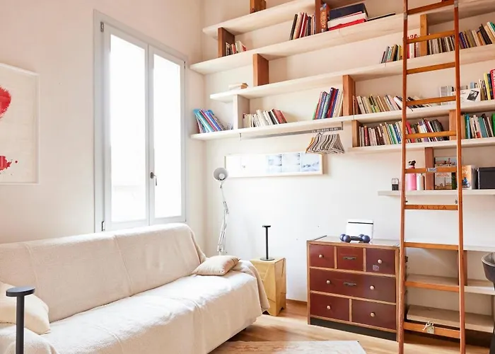 Bright And Peaceful In Historic Palazzo شقة