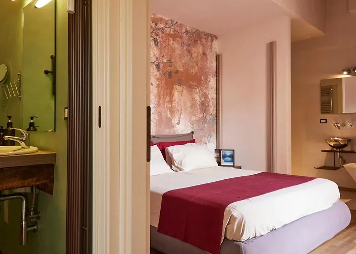 Bright And Peaceful In Historic Palazzo Bologna