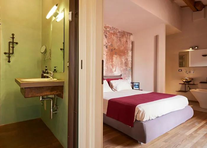 Bright And Peaceful In Historic Palazzo *