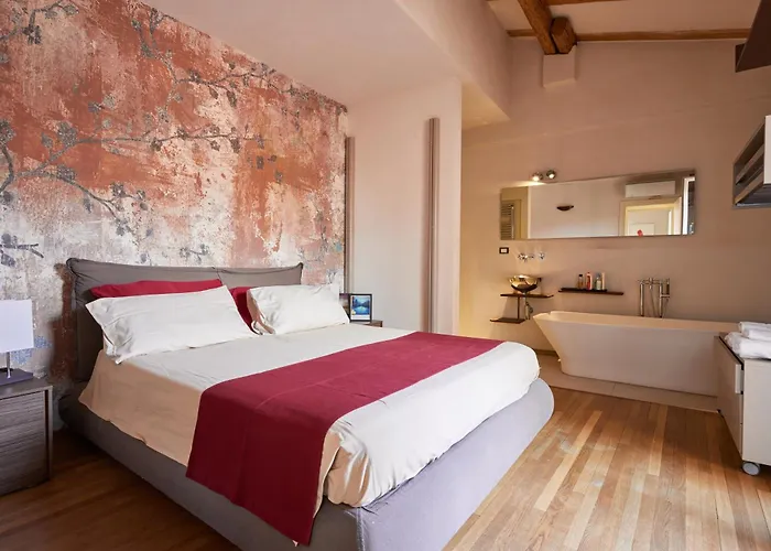 Bright And Peaceful In Historic Palazzo Lägenhet