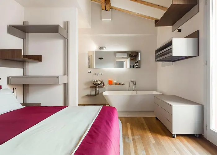 Bright And Peaceful In Historic Palazzo Bologna