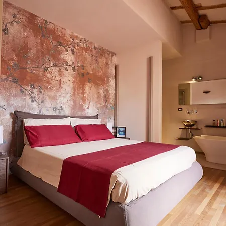 Bright And Peaceful In Historic Palazzo Daire