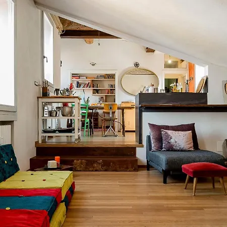 Bright And Peaceful In Historic Palazzo Bolonia