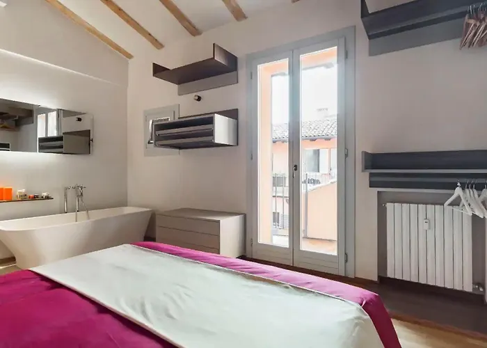 Bright And Peaceful In Historic Palazzo Апартаменты *