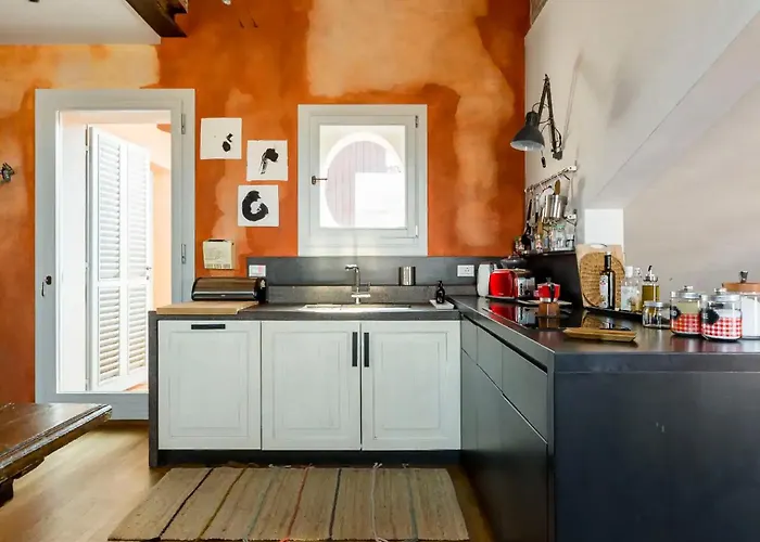 Bright And Peaceful In Historic Palazzo Апартаменты Болонья